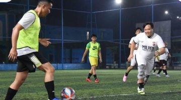 Pemkab Barito Utara (Barut), Kalteng, bersama unsur Forum Komunikasi Pimpinan Daerah (FKPD) menyelenggarakan adu futsal mini soccer dengan tujuan mempererat silaturahmi dan meningkatkan kerja sama antarlembaga. Foto: Diskominfosandi Barut