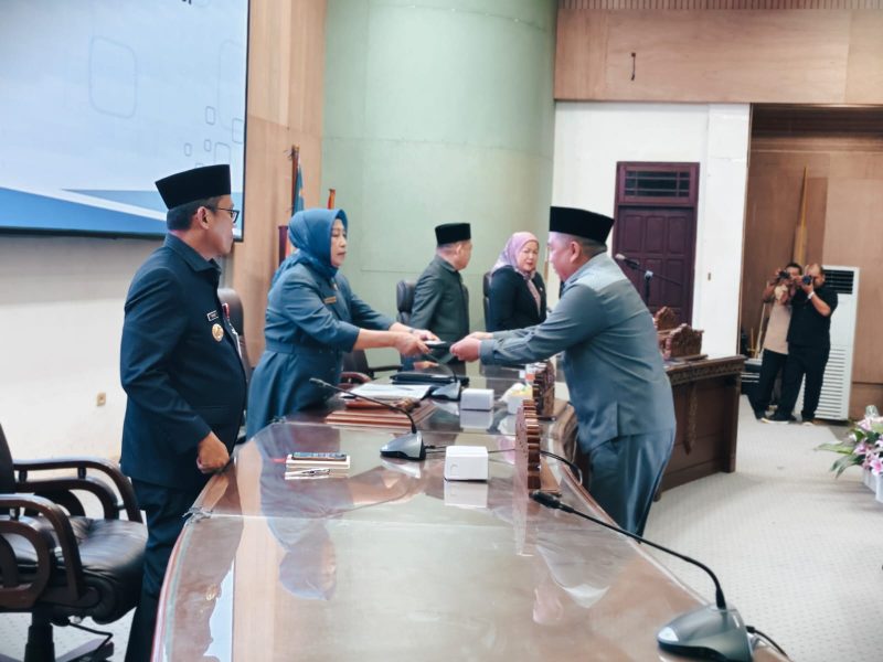 Fraksi PDI Perjuangan DPRD Barito Utara, mendukung pengesahan Raperda APBD Perubahan 2025 menjadi Perda. Foto: Ahya Firmansyah/1tulah.com
