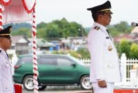 Bupati Mura Heriyus saat memimpin upacara  HUT RI ke 80/ (Foto : Sur/1tulah.com)