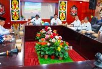 Bupati Mura Heriyus memimpin rapat Monitoring dan Evaluasi (Monev) pembangunan yang berlangsung di Aula A Kantor Bupati Mura, Rabu (3/9/2025). (Foto : Diskominfo SP)