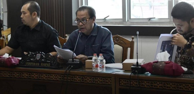 Jajaran Komisi III DPRD Kalimantan Tengah menerima audiensi perwakilan guru tidak tetap (GTT) sekolah swasta pada Selasa (23/9/2025), di Ruang Rapat Komisi III DPRD Kalteng. Foto:Istimewa