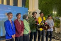 BEM SI Kerakyatan menyampaikan aspirasi di Istana Negara, Jakarta, Kamis (4/9/2025). [Suara.com/Novian]