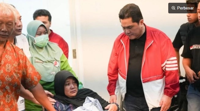 Suasana Ketua Umum PSSI jenguk keluarga Djalu Ariel Fristianto (IG Erick Thohir)