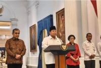 Presiden RI Prabowo Subianto saat menyampaikan keterangan bersama delapan pimpinan partai politik dan Ketua MPR/DPR di Istana Merdeka, Jakarta, Minggu (31/8/2025) (ANTARA/Andi Firdaus)