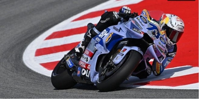 Duel kakak-adik, Marc Marquez dan Alex Marquez, menjadi sorotan utama di Sirkuit Catalunya, Sabtu (7/9/2025). [@motoupdate]
