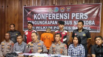 Kapolres Barsel, AKBP Jecson R Hutapea (tengah) didampingi Kabagops, Kasatresnarkoba AKP Yunika Winner Te'dang, Kasatreskrim dan Kasat Intelkam serta anggota Satresnarkoba saat memimpin Pres Rilis, Kamis (18/9/2025). Foto. Alifansyah/1tulah.com
