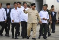 Presiden Prabowo Subianto tiba di Lanud Halim Perdanakusuma, Jakarta, Sabtu (27/9/2025) dari lawatan ke luar negeri. Ia mengatakan kasus keracunan MBG akan diatasi dengan baik. [Antara]