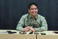 Menteri Keuangan Purbaya Yudhi Sadewa membuat pernyataan mengejutkan terkait tingginya tarif cukai rokok di Indonesia. Dalam sebuah media briefing di Kementerian Keuangan, ia mengaku heran dengan persentase cukai rokok yang saat ini mencapai 57%. Foto ist.