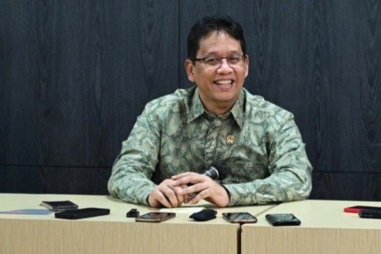 Menteri Keuangan Purbaya Yudhi Sadewa membuat pernyataan mengejutkan terkait tingginya tarif cukai rokok di Indonesia. Dalam sebuah media briefing di Kementerian Keuangan, ia mengaku heran dengan persentase cukai rokok yang saat ini mencapai 57%. Foto ist.