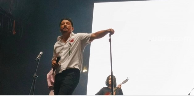 Aksi panggung Sal Priadi pada acara Soundfest 2025 di Jiexpo Kemayoran, Jakarta Pusat, Jumat, 23 Mei 2025. [Suara.com Rena Pangesti]