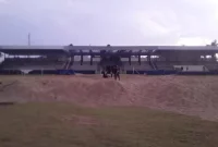 Stadion Swakarya, di Jalan Ahmad Yani, kota Muara Teweh, Barito Utara (Barut), Kalteng, kembali direhabilitasi ulang untuk meningkatkan kualitas dan kenyamanannya, Ahad, 19 Oktober 2025. Foto: Ahya Firmansyah/kaltenglima.com