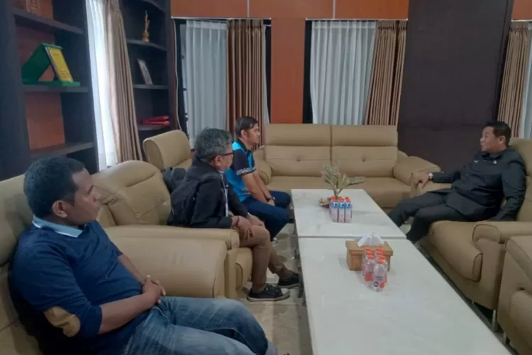 Pengurus Serikat Media Siber Indonesia (SMSI) Barito Utara (Barut), Kalimantan Tengah melaksanakan audiensi dengan Wakil Bupati (Wabup) Felix Sonadie Y Tingan, Senin 20 Oktober 2025. Foto: Ahya Firmansyah/kaltenglima.com