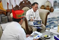 Penyerahan LED Semester 1 Tahun 2025 kepada Gubernur Kalteng H. Agustiar Sabran (MMC Kalteng)