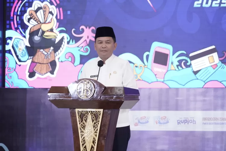 Gubernur Kalteng H. Agustiar Sabran menyampaikan sambutan pada pembukaan Borneo Digital Economy Creative Festival (Decafest) 2025 dan Pesona Tambun Bungai Jilid II di Ground Floor Hall Atrium Duta Mall Palangka Raya (MMC Kalteng)