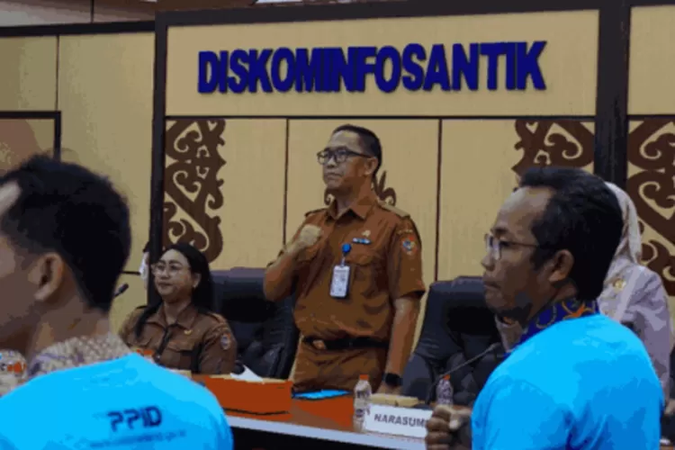 Kepala Bidang Pengelolaan Informasi Publik Diskominfosantik Provinsi Kalimantan Tengah Erwindy pada kegiatan Sosialisasi Keterbukaan Informasi Publik bagi Penyandang Disabilitas (MMC Kalteng)