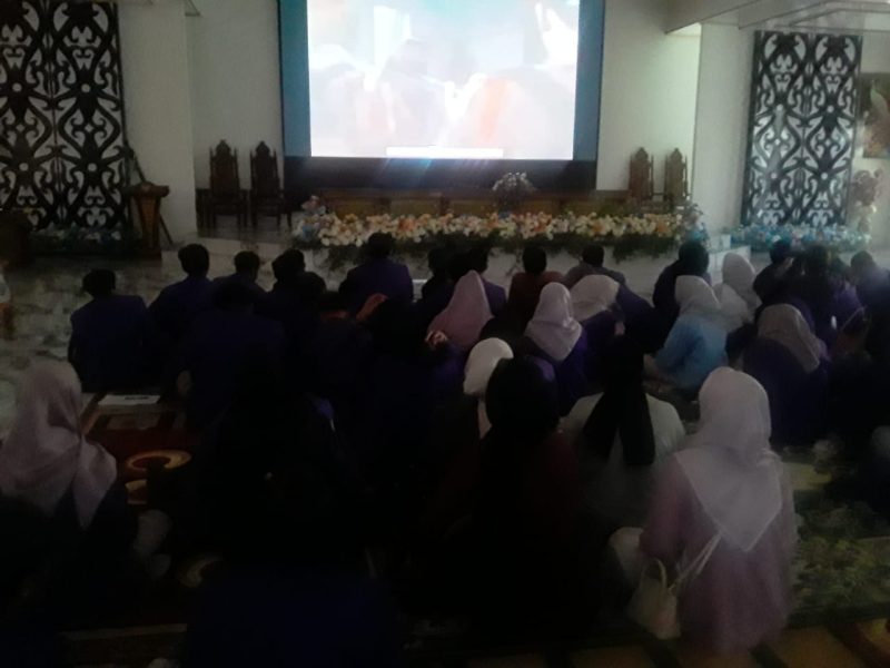 Dalam upaya menguatkan pemahaman sejarah generasi muda, DPC Partai Gerakan Indonesia Raya (Gerindra) Barito Utara (Barut) menyelenggarakan Nonton Bareng (Nobar) film dokumenter sejarah G30S/PKI, Rabu 1 Oktober 2025. Foto: Ahya Firmansyah/1tulah.com