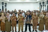 Dinas Kesehatan Barito Utara menggelar kegiatan Pelatihan Aksi Cegah Stunting dengan tema “Peran Tenaga Kesehatan dalam Percepatan Penurunan Stunting Melalui Sistem Rujukan Berjenjang dan Tatalaksana Gizi Buruk” di Gedung Balai Antang, Selasa, 14 Oktober 2025. Foto: Diskominfosandi Barut