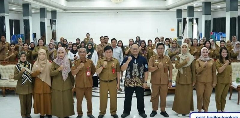 Dinas Kesehatan Barito Utara menggelar kegiatan Pelatihan Aksi Cegah Stunting dengan tema “Peran Tenaga Kesehatan dalam Percepatan Penurunan Stunting Melalui Sistem Rujukan Berjenjang dan Tatalaksana Gizi Buruk” di Gedung Balai Antang, Selasa, 14 Oktober 2025. Foto: Diskominfosandi Barut