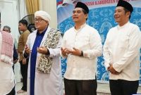 Sehari setelah menempati rumah jabatan (rumjab), Bupati Barito Utara (Barut), Kalteng, H Shalahuddin, langsung menggelar Salat Hajat dan doa bersama pada Kamis malam, 16 Oktober 2025. Foto: Diskominfosandi Barut