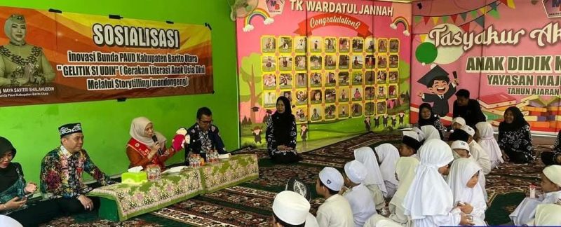 Bunda Pendidikan Anak Usia Dini (PAUD) Barito Utara (Barut), Kalteng, Hj Maya Savitri Shalahuddin, melaksanakan rangkaian kegiatan sehari penuh dalam rangka sosialisasi dan kampanye 7 kebiasaan anak Indonesia hebat serta literasi anak usia dini di sejumlah Taman Kanak-kanak (TK) di Muara Teweh, Sabtu, 18 Oktober 2025. Foto: Diskominfosandi Barut
