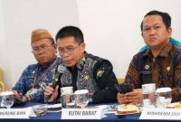 Staf Ahli Bidang Kemasyarakatan dan Sumber Daya Manusia, Hermon, didampingi Asisten III Setda Mura, Andri Raya, menghadiri Rapat Validasi Data titik Satuan Pelayanan Pemenuhan Gizi (SPPG) di Hotel Bahalap, Palangka Raya, Kamis (2/10/2025).
