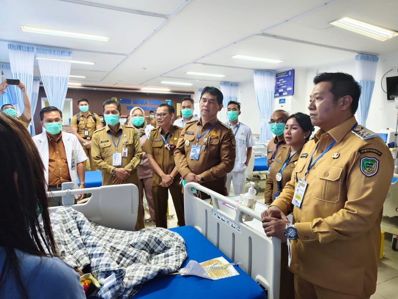 Bupati Barito Utara, Shalahuidin dan Felix saat sidak di RSUD Muara Teweh, Senin(13/10/2025). Foto.Deni/1tulah.com
