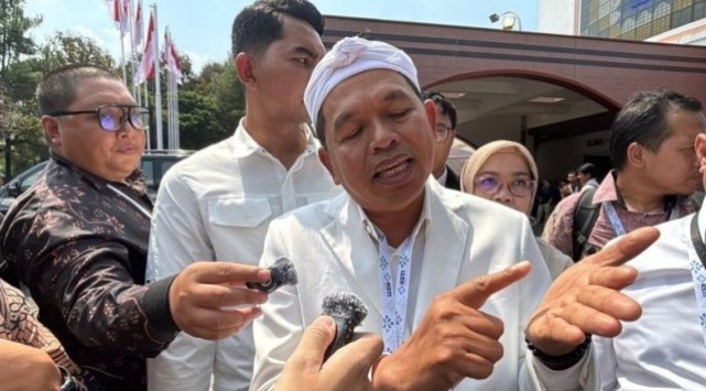 Gubernur Jawa Barat Dedi Mulyadi memberikan keterangan di Bandung. ANTARA/Ricky Prayoga