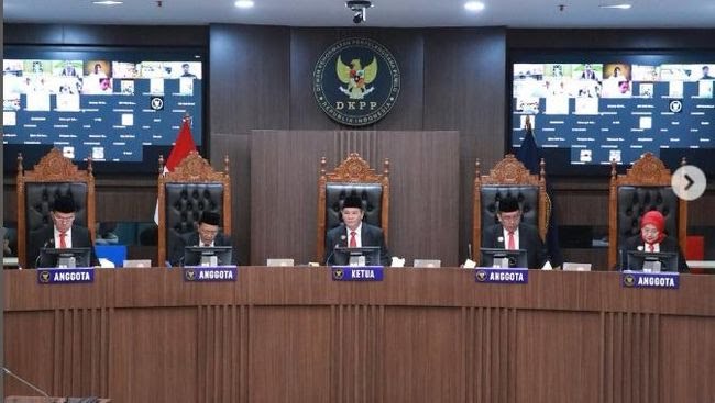 Ilustrasi - Dewan Kehormatan Penyelenggara Pemilu (DKPP) melaksanakan sidang putusan dengan Nomor Perkara 162-PKE-DKPP/VI/2025 dengan teradu Ketua Bawaslu Barito Utara, Ketua dan Anggota Bawaslu Kalimantan Tengah. Senin, 20 Oktober 2025. Foto: Istimewa