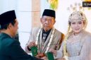 Pernikahan Sheila Arika (24) dan Tarman (74) yang viral di media sosial (TikTok/AV Media)