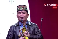 Gubernur Kalimantan Tengah Agustiar Sabran saat menerima penghargaan kategori Empowerment of Agriculture and Food Self-Sufficiency yang diselenggarakan oleh Garuda TV. Penganugerahan tersebut berlangsung di Yudistira Ballroom, Patra Jasa Office Tower, Jakarta, pada Senin (10/11/2025). (MMC Kalteng)