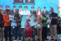 Gubernur Kalteng Buka Pasar Murah dan Salurkan Bantuan Pangan Presiden (MMC Kalteng)