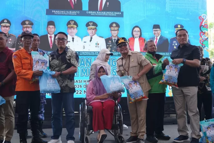 Gubernur Kalteng Buka Pasar Murah dan Salurkan Bantuan Pangan Presiden (MMC Kalteng)