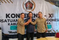 Haji Deni Hariadi (kiri) terpilih sebagai Ketua PWI Barito Utara periode 2025-2028 pada Konferensi XI PWI Barut yang berlangsung di Palangka Raya, Senin, 3 November 2025. Foto: Istimewa