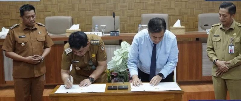 Pemkab Barito Utara (Barut), Kalteng, bersama Kejaksaan Negeri (Kejari) setempat, menandatangani kesepakatan bersama tentang koordinasi dan kerja sama pelaksanaan tugas dan fungsi dalam penegakan hukum. Foto: dok. EkaYL/Diskominfosandi Barut