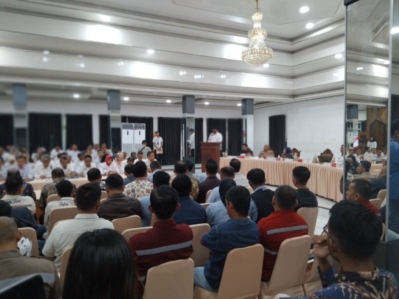 Rapat Koordinasi dan Sinkronisasi Tanggung Jawab Sosial dan Lingkungan Perusahaan serta Optimalisasi Pendapatan Asli Daerah, yang digelar di Balai Antang, Muara Teweh pada Rabu, 12 November 2025. Foto: Aprie/1tulah.com