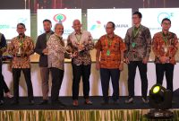 Kementerian Energi dan Sumber Daya Mineral (ESDM) memberikan 7 penghargaan Patra Nirbhaya Karya kepada PT Medco Energi Internasional Tbk (MedcoEnergi) atas kinerja unggul dalam menjaga keselamatan dan kesehatan kerja (K3) di sektor minyak dan gas bumi (migas). Foto: MedcoEnergi