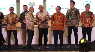 Kementerian Energi dan Sumber Daya Mineral (ESDM) memberikan 7 penghargaan Patra Nirbhaya Karya kepada PT Medco Energi Internasional Tbk (MedcoEnergi) atas kinerja unggul dalam menjaga keselamatan dan kesehatan kerja (K3) di sektor minyak dan gas bumi (migas). Foto: MedcoEnergi