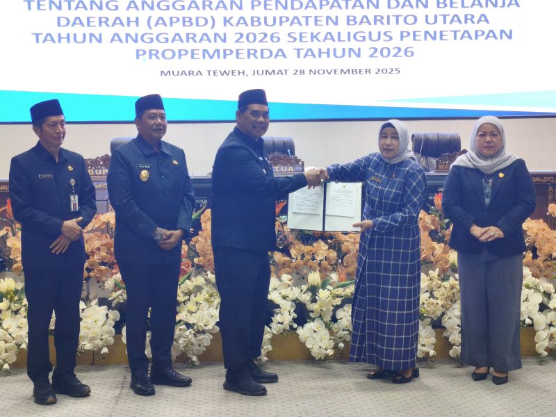 DPRD Barito Utara (Barut), Kalteng, resmi mengesahkan Rancangan Peraturan Daerah (Raperda) Anggaran Pendapatan dan Belanja (APBD) Tahun Anggaran 2026 Barut menjadi Perda melalui sidang rapat paripurna yang dilaksanakan, di ruang rapat gedung dewan setempat, Jumat, 28 November 2025. Foto: Istimewa