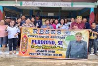 Anggota DPRD Kalteng Purdiono saat reses di salah satu desa di Bartim belum lama ini. Foto:Istimewa