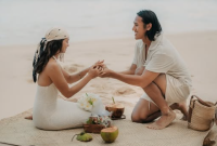 Sean Gelael Resmi Lamar Hana Malasan di Nihi Sumba, Momen Romantis di Tepi Pantai. Instagram @gelaelized