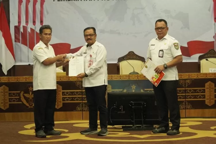 Pemprov Kalteng-Pemkab Matangkan Program Huma Betang Sejahtera -----> Read more at: https://balanganews.com/eksekutif/pemprov-kalteng/berita-181189/pemprov-kalteng-pemkab-matangkan-program-huma-betang-sejahtera.html &copy; balanganews.com (Pemrpov Kalteng)