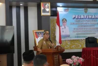 Plt. Sekda Prov. Kalteng, Leonard S. Ampung, saat membacakan sambutan Gubernur (Istimewa)