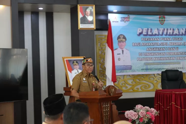 Plt. Sekda Prov. Kalteng, Leonard S. Ampung, saat membacakan sambutan Gubernur (Istimewa)