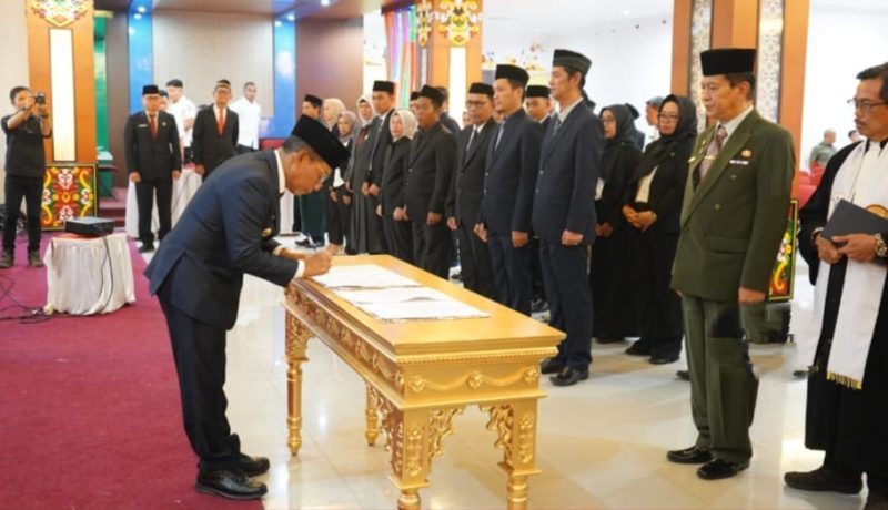 Pemkab Murung Raya Kukuhkan 60 Pejabat, Termasuk Pj Sekda Sarwo Mintarjo