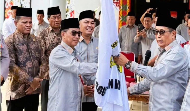 Bupati Murung Raya Heriuus melepas Kafilah Musabaqah Tilawatil Quran dan Hadist (MTQH) XXXI Tingkat Provinsi Kalimantan Tengah yang akan berlangsung di Kota Muara Teweh