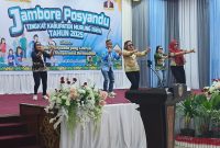 Atraksi para kader Posyandu dari Kecamatan Tanah Siang