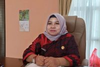 Ida Safitri Kepala DKPP Barsel saat diwawancarai wartawan di ruang kerjanya, Kamis (14/11/2025). Foto. Alifansyah/1tulah.com