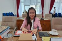 Anggota DPRD Barsel, Purliani Thea saat diwawancarai wartawan di gedung DPRD setempat, Senin (3/11/2025). Foto. Alifansyah/1tulah.com