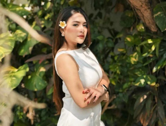 Nathalie Holscher (Instagram) 