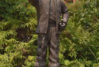 Patung sosok Panglima Batur di pinggir jalan raya Muara Teweh-Ampah, Barito Utara.Foto:Wikipedia